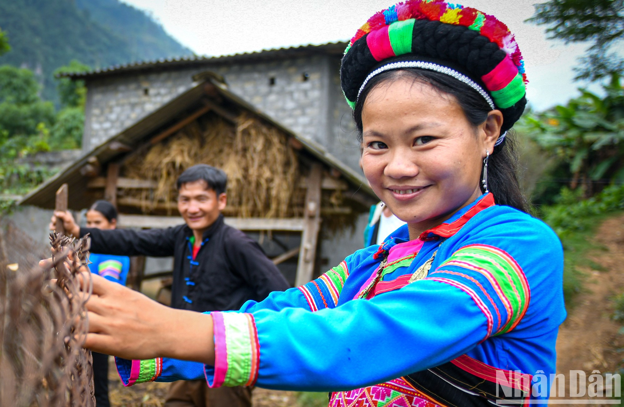 La alegría de mujeres de la etnia Phu La después de un día en los campos. La alegría de mujeres de la etnia Phu La después de un día en los campos.