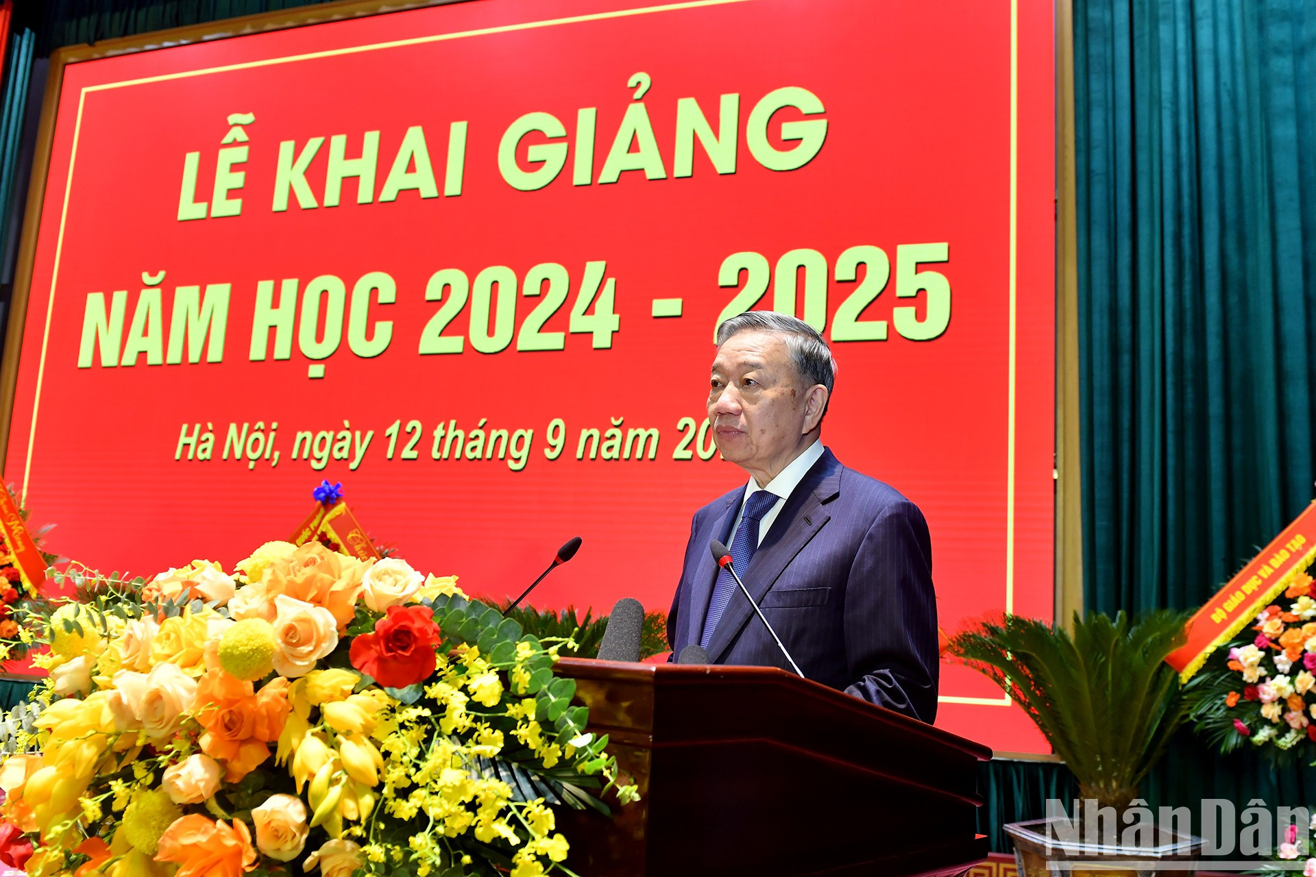 To Lam interviene en la cita. To Lam interviene en la cita.