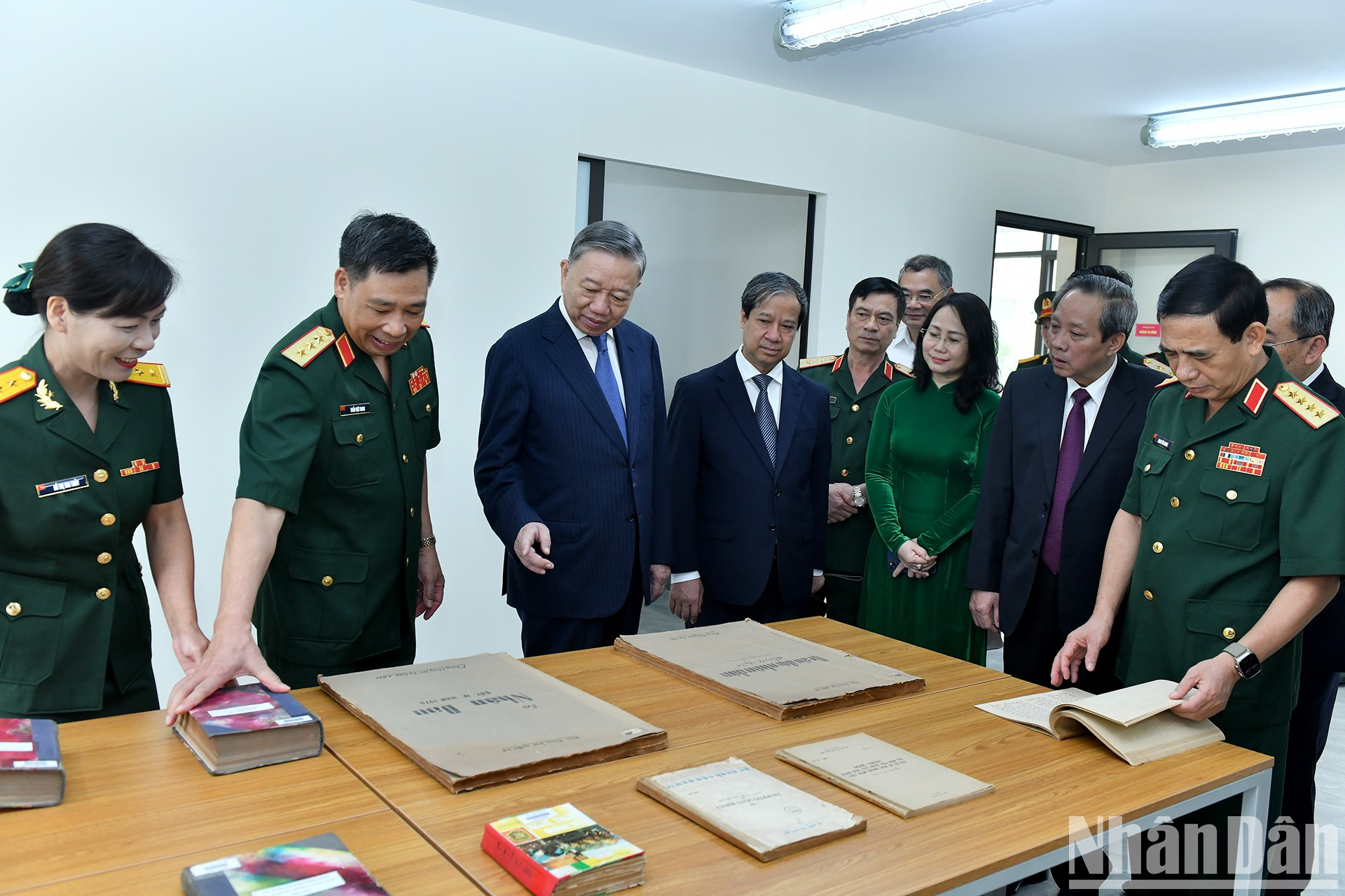 Documentos exhibidos en la biblioteca. Documentos exhibidos en la biblioteca.