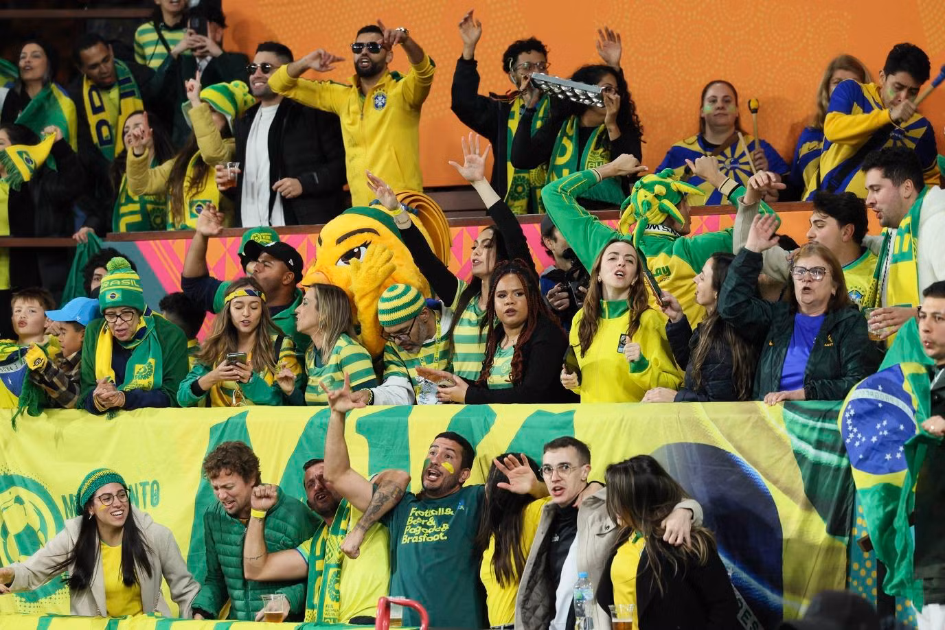 Los hinchas brasileños en la ciudad de Adelaida quedan satisfechos por el triunfo 4-0 ante Panamá en la jornada inaugural. (Foto: AP)