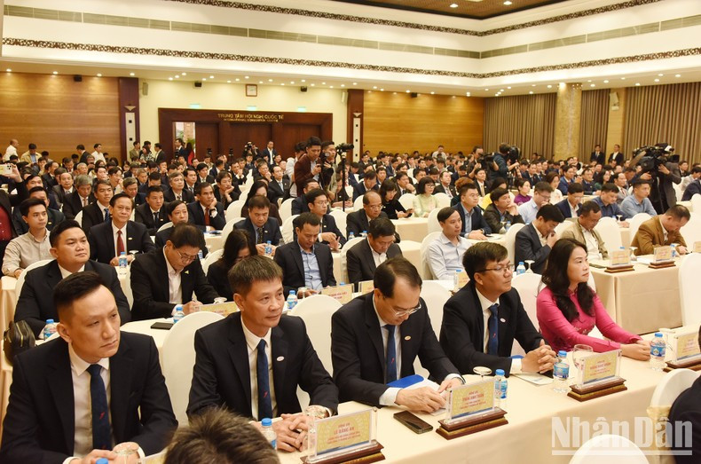 Participantes en la conferencia. Participantes en la conferencia.