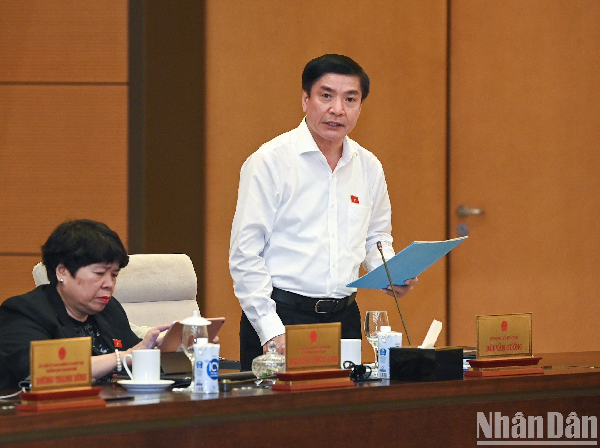 El secretario general de la Asamblea Nacional y presidente de su Oficina, Bui Van Cuong, habla en la cita. El secretario general de la Asamblea Nacional y presidente de su Oficina, Bui Van Cuong, habla en la cita.