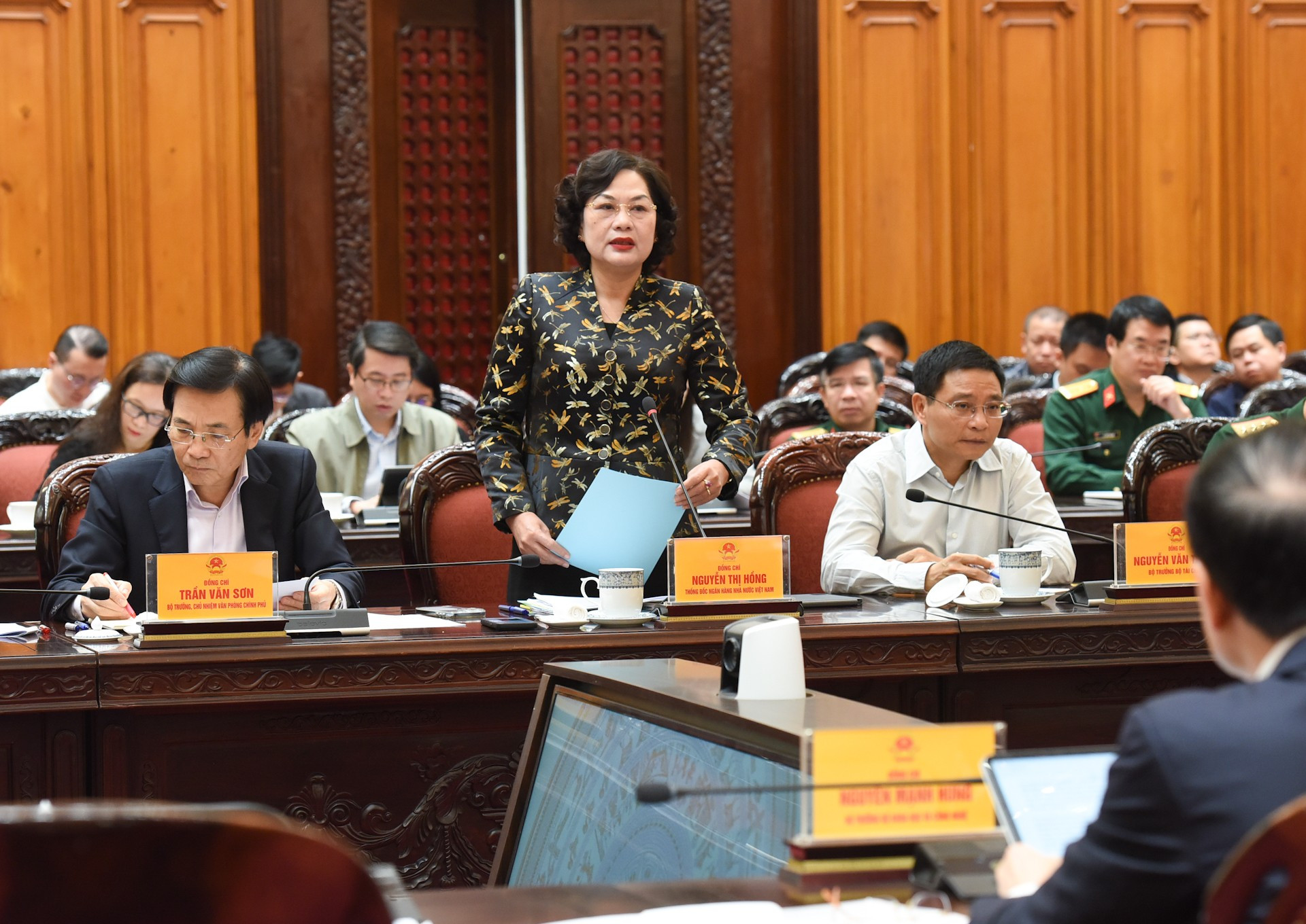 La gobernadora del Banco Estatal de Vietnam, Nguyen Thi Hong, habla en la cita.