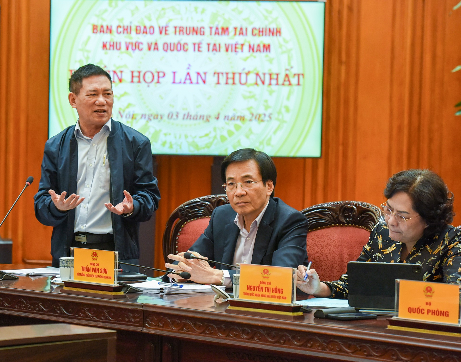 El viceprimer ministro Ho Duc Phoc habla en la cita.