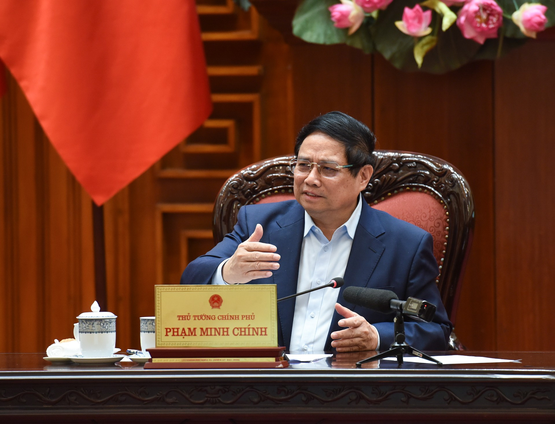 Minh Chinh habla en el evento.