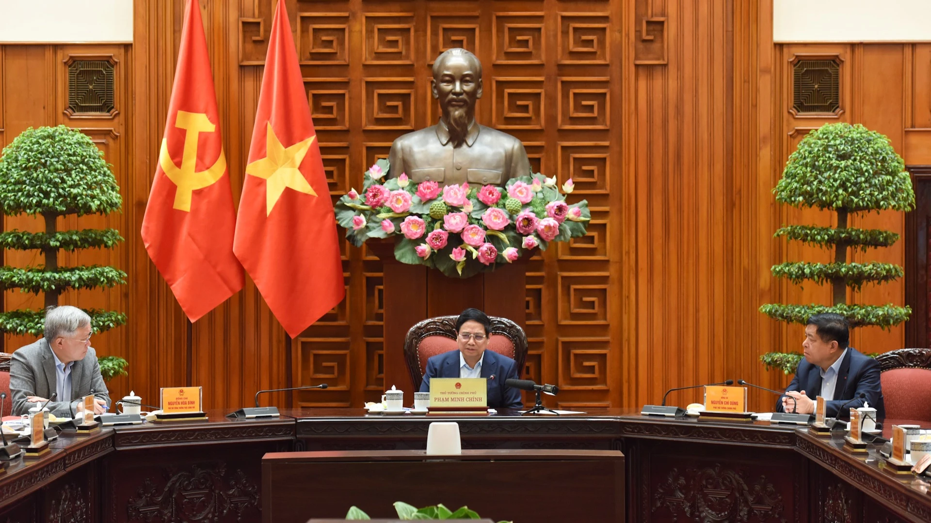 [Foto] Premier vietnamita preside reunión tras anuncio de aranceles recíprocos de EE.UU.