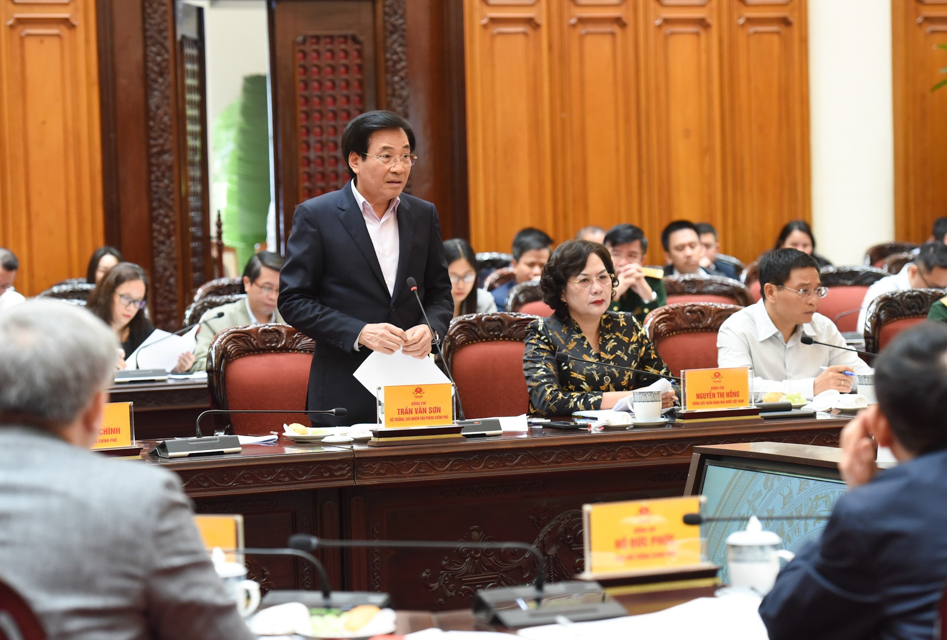 El ministro y jefe de la Oficina Gubernamental, Tran Van Son, en la cita.