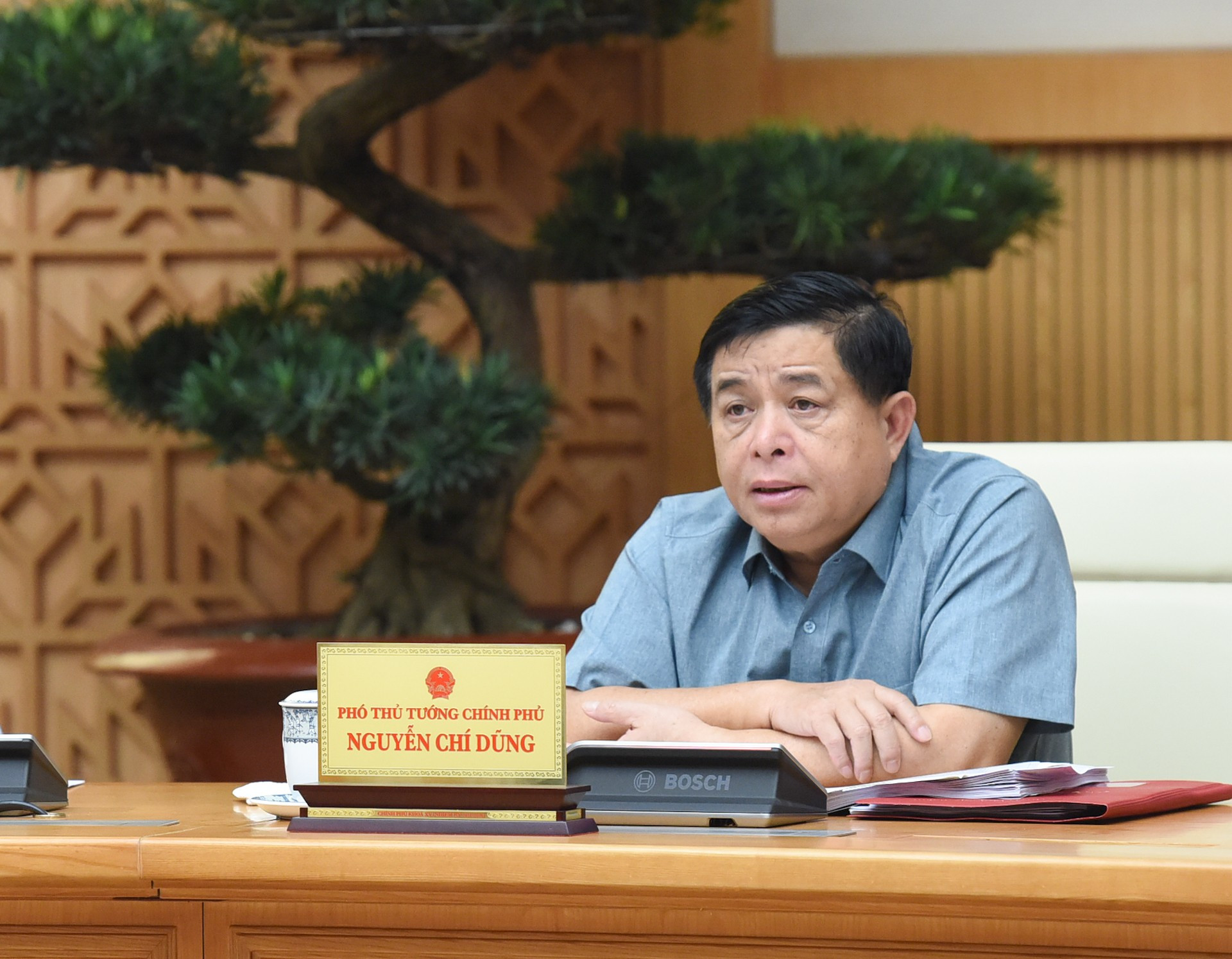 El viceprimer ministro Nguyen Chi Dung habla en el evento.