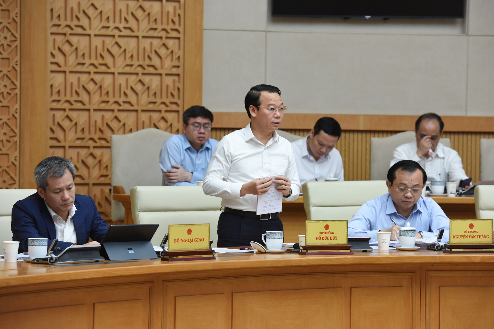 El ministro de Agricultura y Medio Ambiente, Do Duc Duy, habla en la reunión.