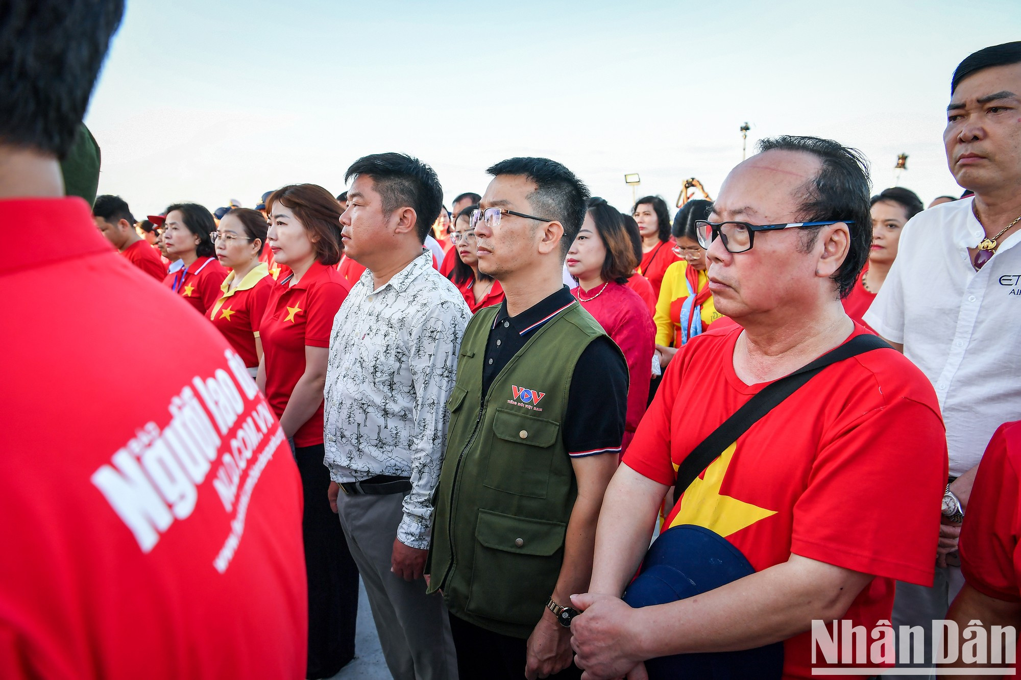 Este acto de gratitud reafirma que nadie olvida la trágica historia de Gac Ma ni a los soldados que protegieron con firmeza una parte del territorio sagrado de la Patria en el Mar del Este. Este acto de gratitud reafirma que nadie olvida la trágica historia de Gac Ma ni a los soldados que protegieron con firmeza una parte del territorio sagrado de la Patria en el Mar del Este.