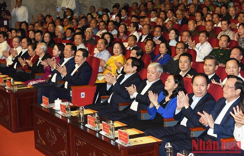 El primer ministro Pham Minh Chinh y otros delegados asistentes al evento. El primer ministro Pham Minh Chinh y otros delegados asistentes al evento.
