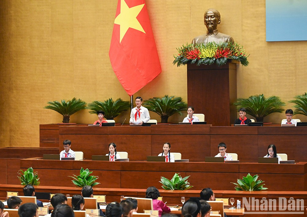 [Foto] Niños vietnamitas participan en simulacro de reunión de la Asamblea Nacional ảnh 6