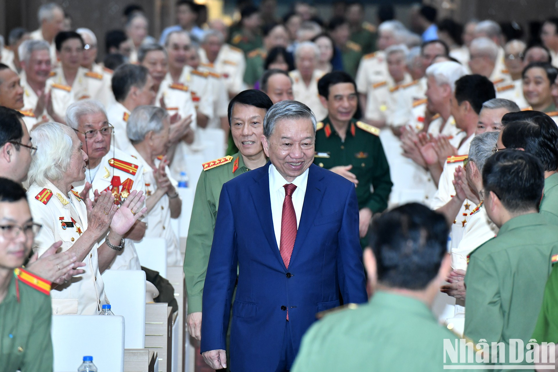 El secretario general del Partido Comunista de Vietnam, To Lam, llega al evento. El secretario general del Partido Comunista de Vietnam, To Lam, llega al evento.