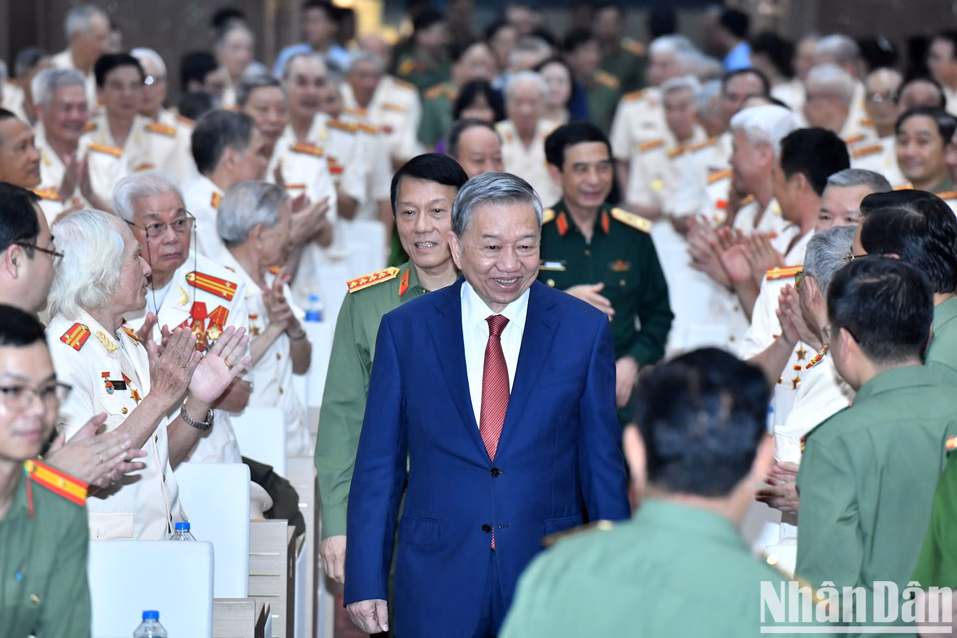 El secretario general del Partido Comunista de Vietnam, To Lam, llega al evento. El secretario general del Partido Comunista de Vietnam, To Lam, llega al evento.