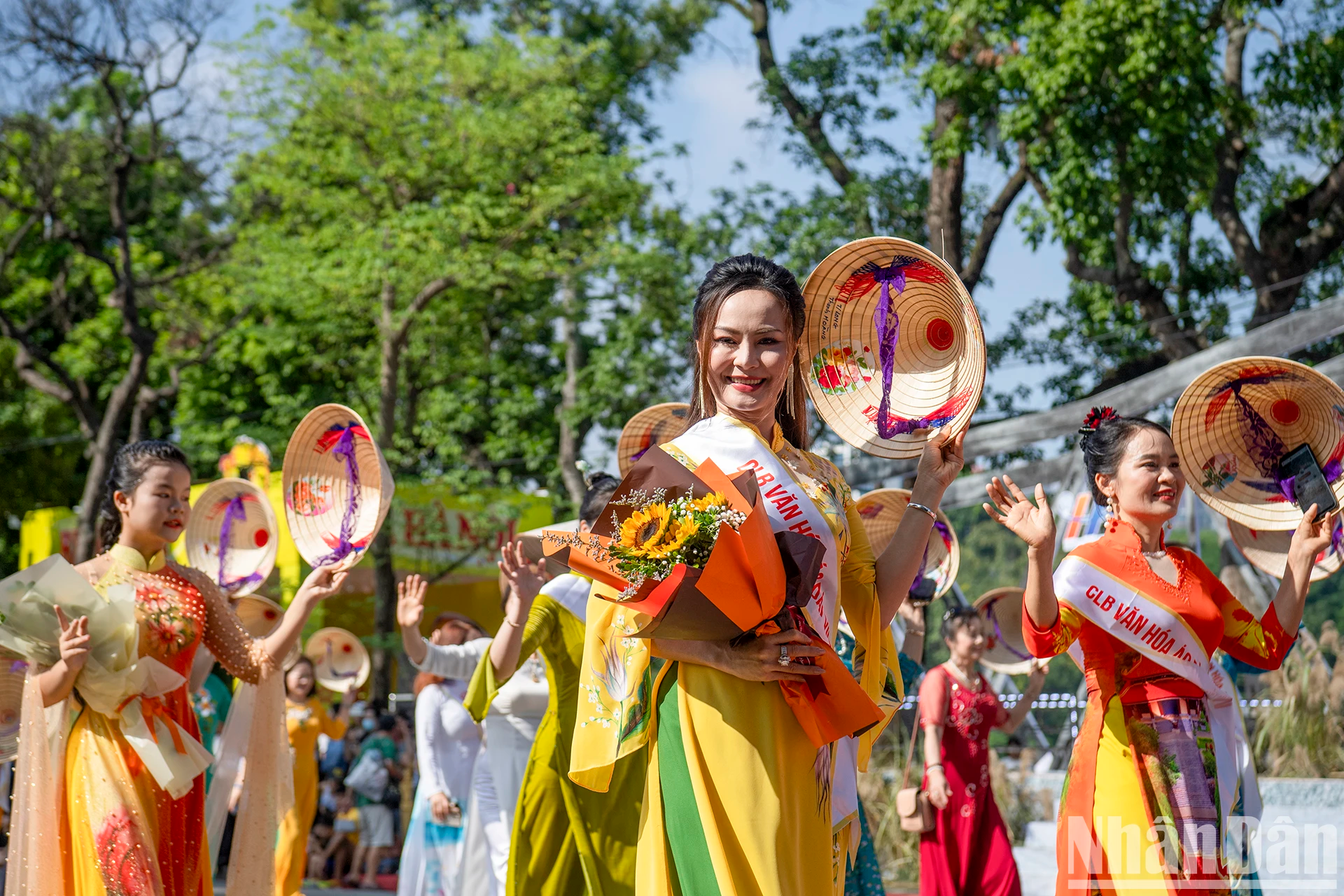 El desfile del Club de Cultura de Ao Dai de Vietnam. El desfile del Club de Cultura de Ao Dai de Vietnam.