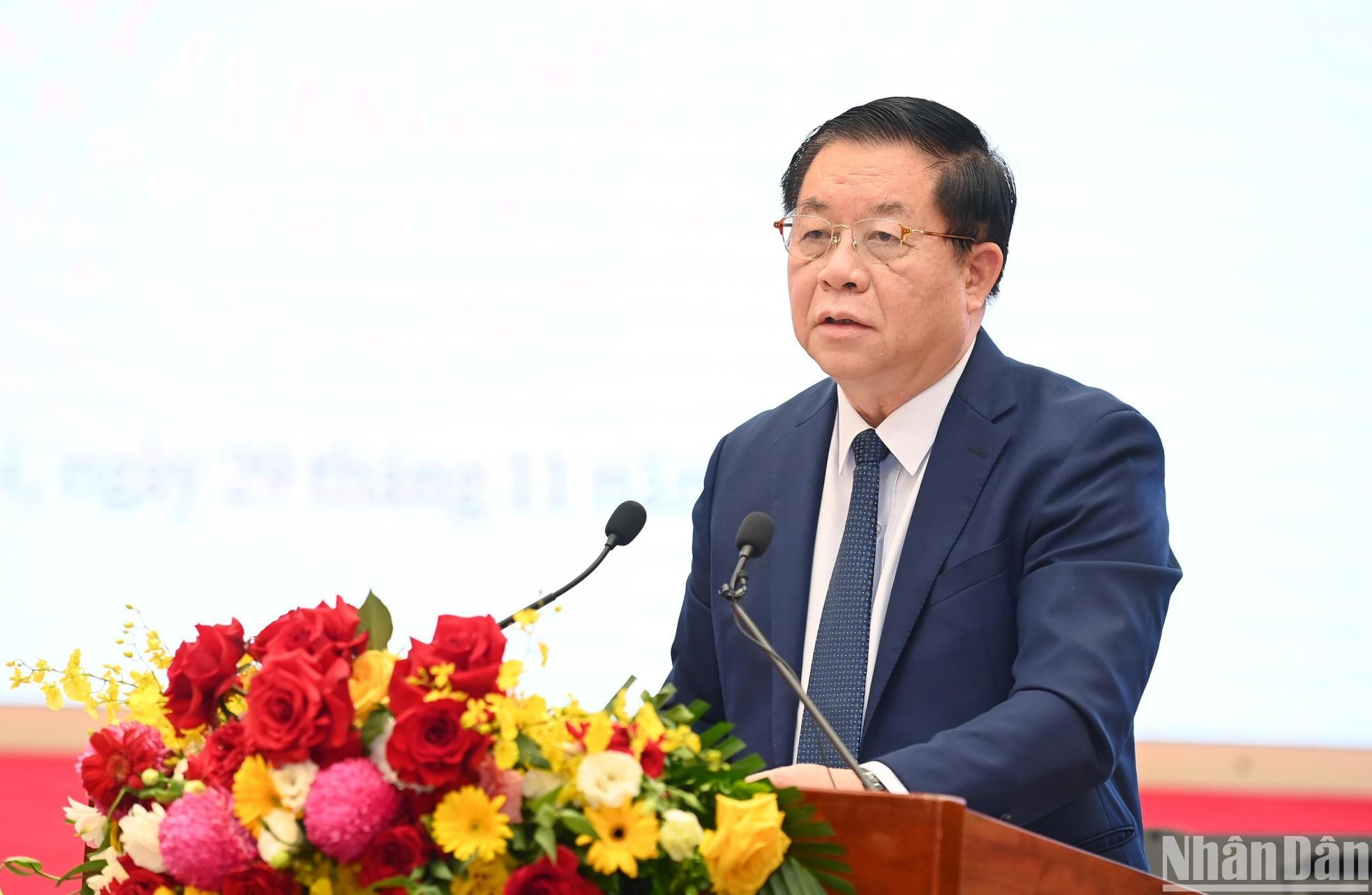 El secretario del Comité Central del PCV y jefe de su Comisión de Comunicación y Educación, Nguyen Trong Nghia, pronuncia el discurso de apertura. El secretario del Comité Central del PCV y jefe de su Comisión de Comunicación y Educación, Nguyen Trong Nghia, pronuncia el discurso de apertura.
