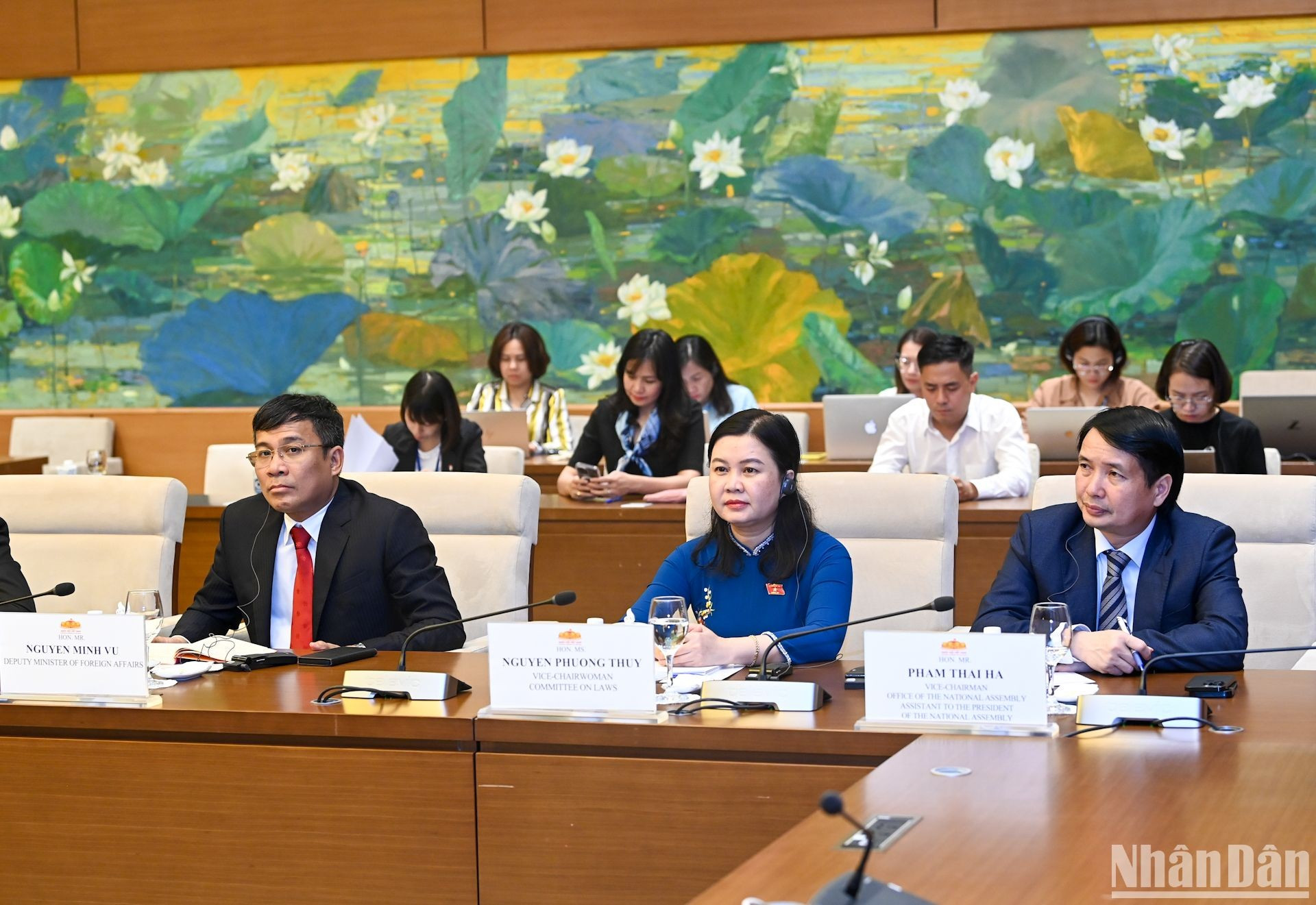 Delegados vietnamitas en la cita.