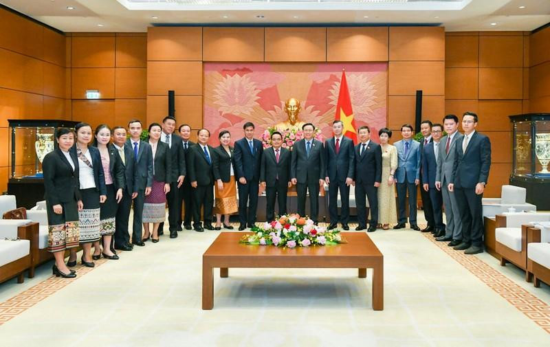 Los delegados vietnamitas y laosianos en la reunión. Los delegados vietnamitas y laosianos en la reunión.