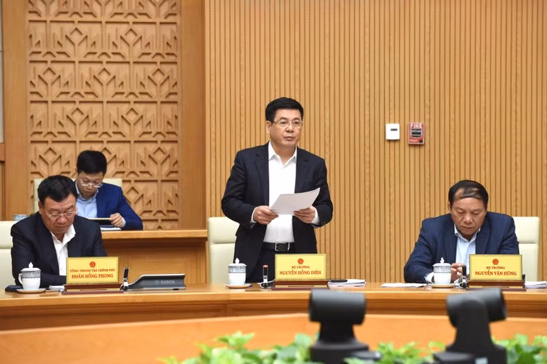 Nguyen Hong Dien, ministro de Industria y Comercio habla en el evento.