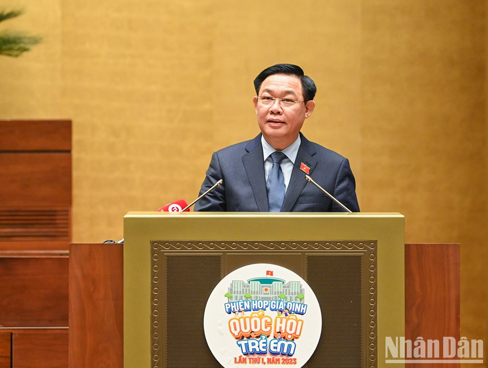 [Foto] Niños vietnamitas participan en simulacro de reunión de la Asamblea Nacional ảnh 9
