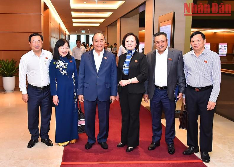 El presidente Nguyen Xuan Phuc y los diputados. El presidente Nguyen Xuan Phuc y los diputados.