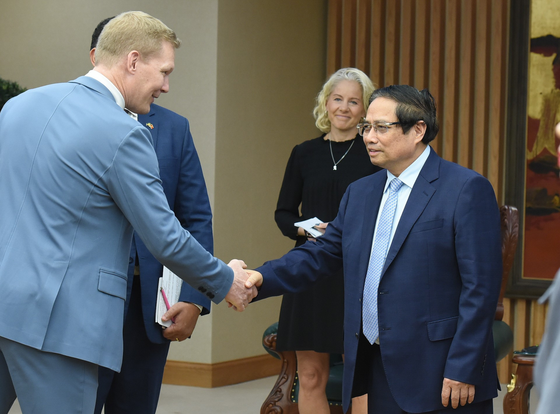 El primer ministro de Vietnam, Pham Minh Chinh, da la bienvenida a la delegación del grupo Syre. El primer ministro de Vietnam, Pham Minh Chinh, da la bienvenida a la delegación del grupo Syre.