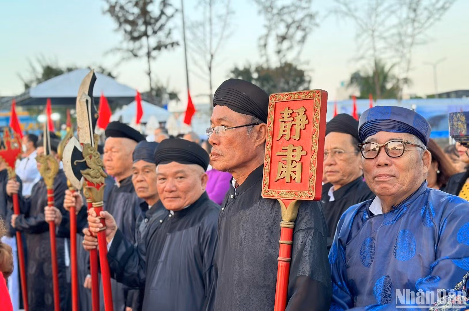 Ancianos participantes en la ceremonia. Ancianos participantes en la ceremonia.