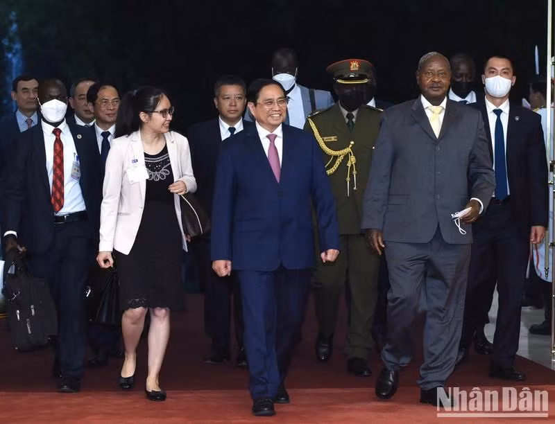 [Foto] Primer ministro vietnamita se reúne con el presidente de Uganda