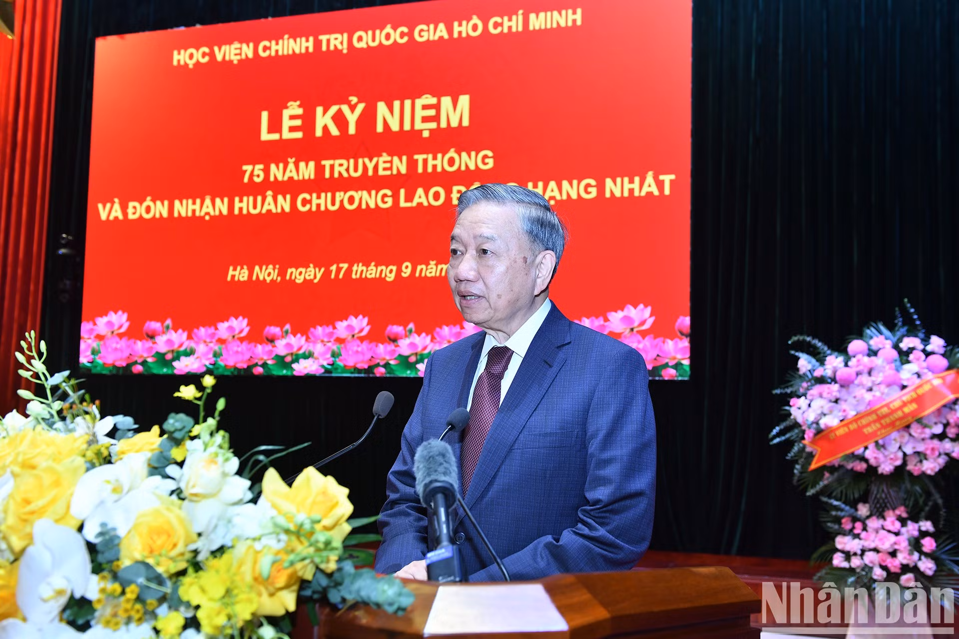 To Lam interviene en la cita. To Lam interviene en la cita.