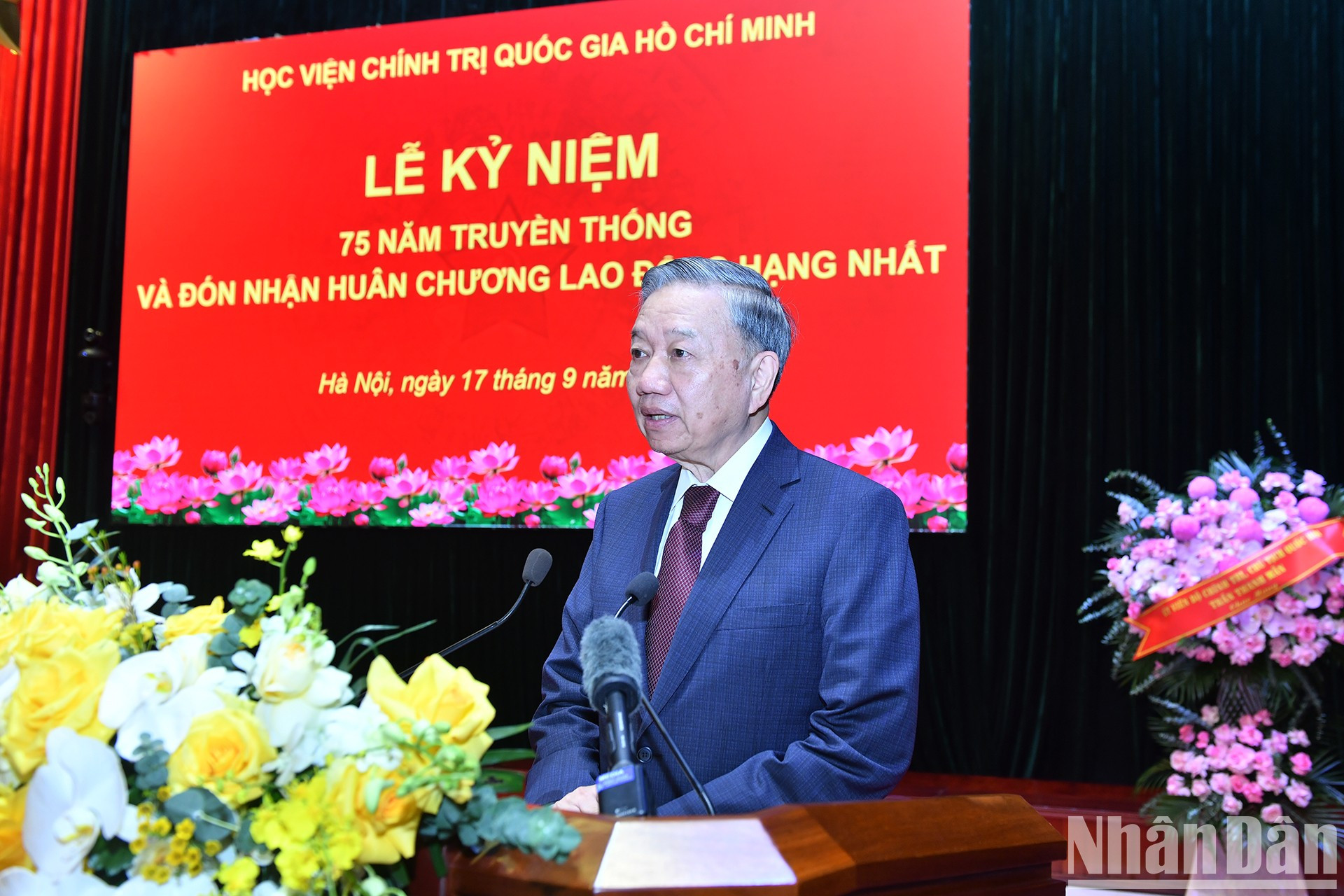 To Lam interviene en la cita. To Lam interviene en la cita.