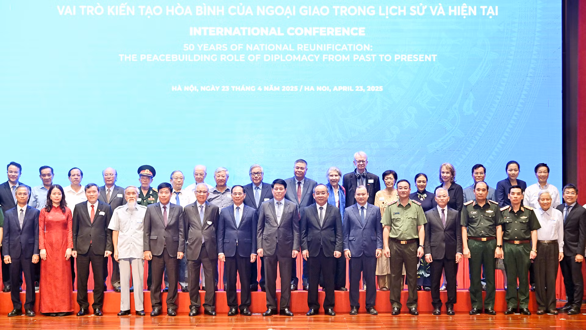 [Foto] Presidente vietnamita asiste a la Conferencia Internacional sobre el tema del 50 aniversario de reunificación nacional