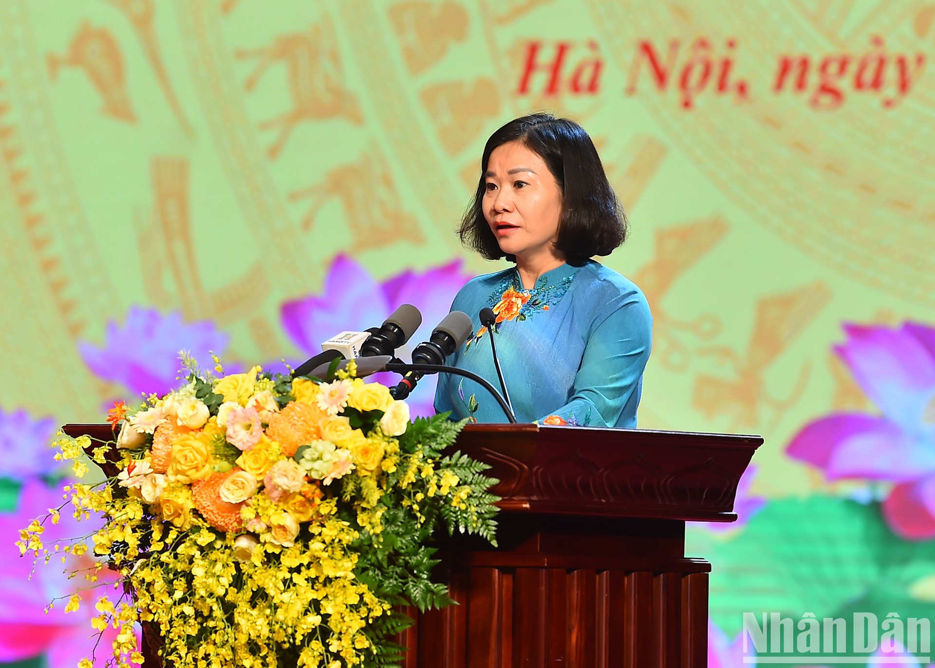 guyen Thi Tuyen, vicesecretaria permanente del Comité del Partido en Hanói, habla en el encuentro. guyen Thi Tuyen, vicesecretaria permanente del Comité del Partido en Hanói, habla en el encuentro.