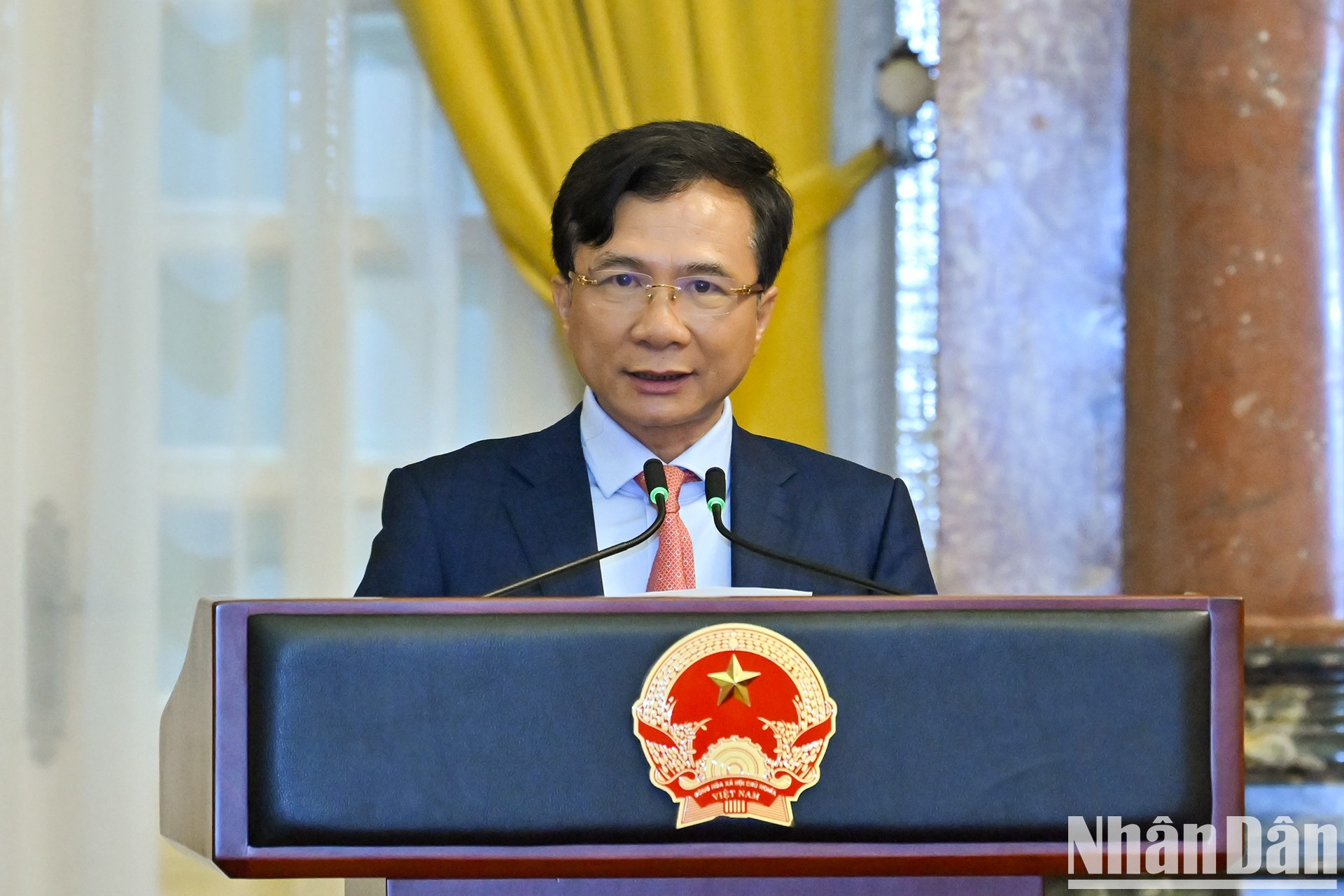 El subejefe de la Oficina Presidencial Nguyen Hoang Anh interviene en la ceremonia. El subejefe de la Oficina Presidencial Nguyen Hoang Anh interviene en la ceremonia.