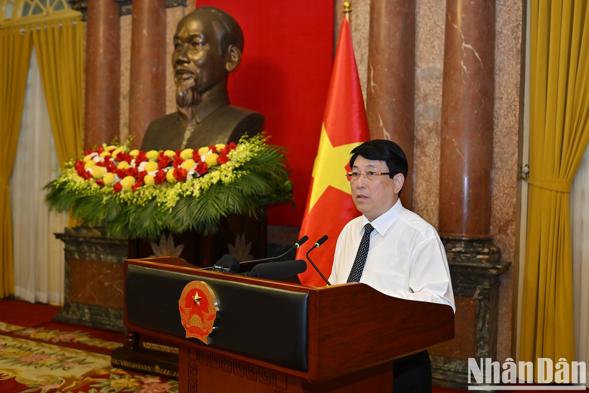 Luong Cuong habla en la cita. Luong Cuong habla en la cita.