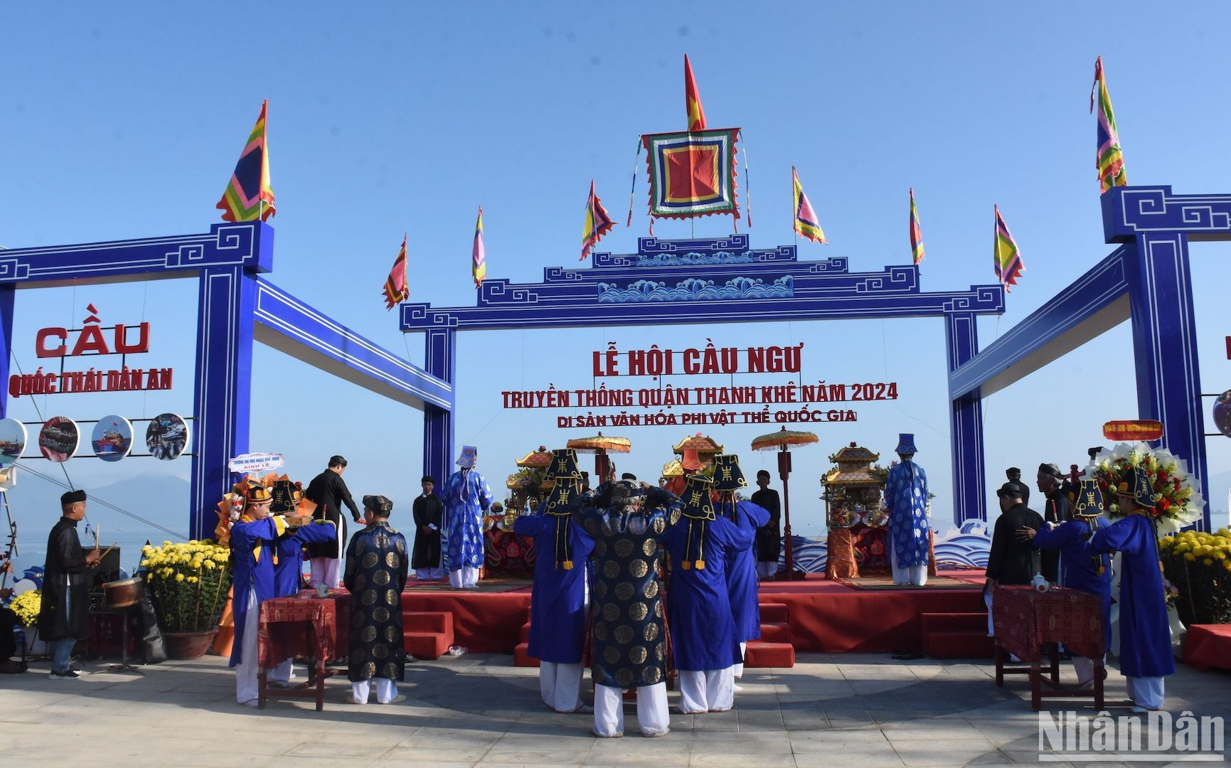 El Festival Cau Ngu en Da Nang fue reconocido como Patrimonio Cultural Inmaterial Nacional en 2016. El Festival Cau Ngu en Da Nang fue reconocido como Patrimonio Cultural Inmaterial Nacional en 2016.