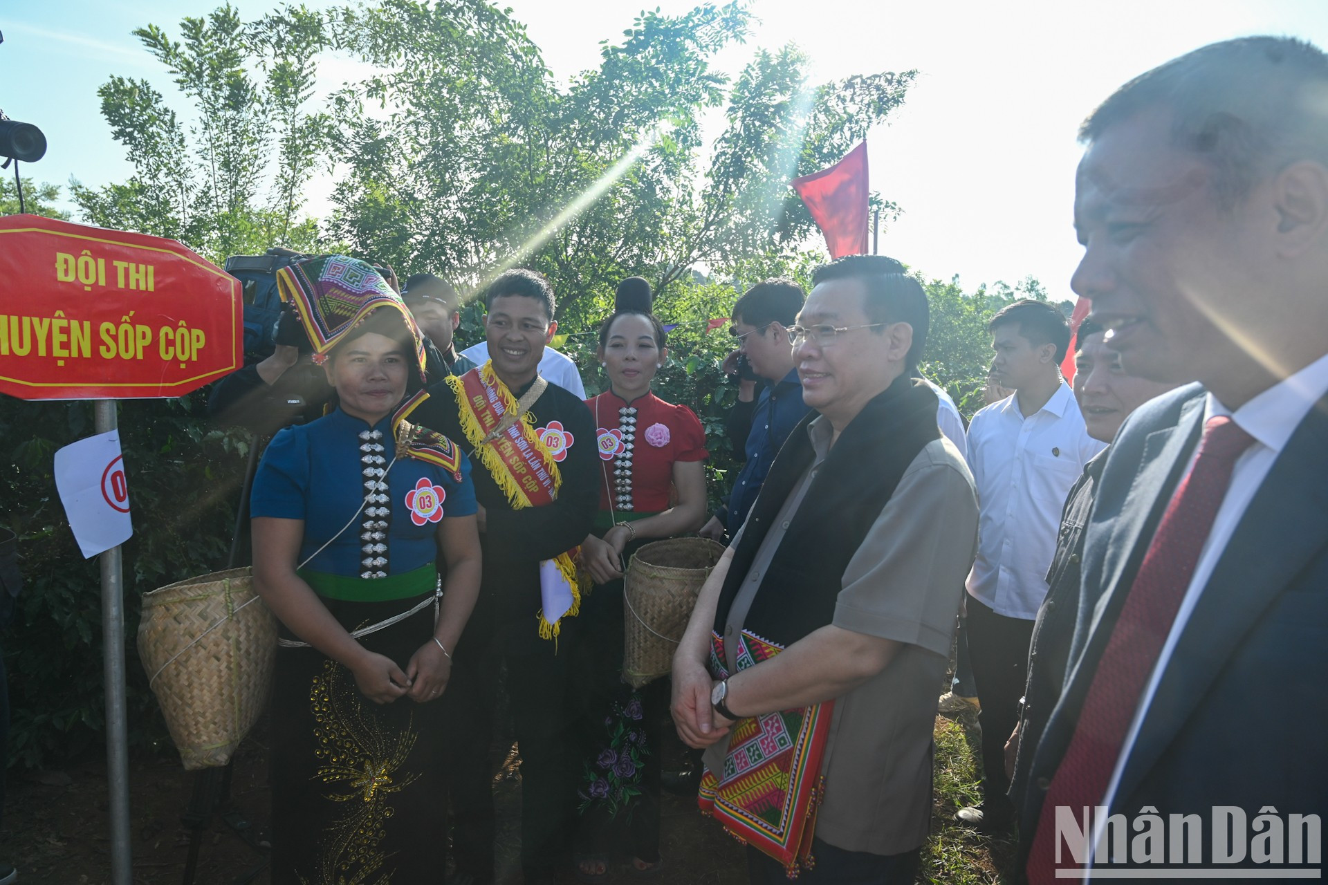 El titular parlamentario anima a los agricultores.