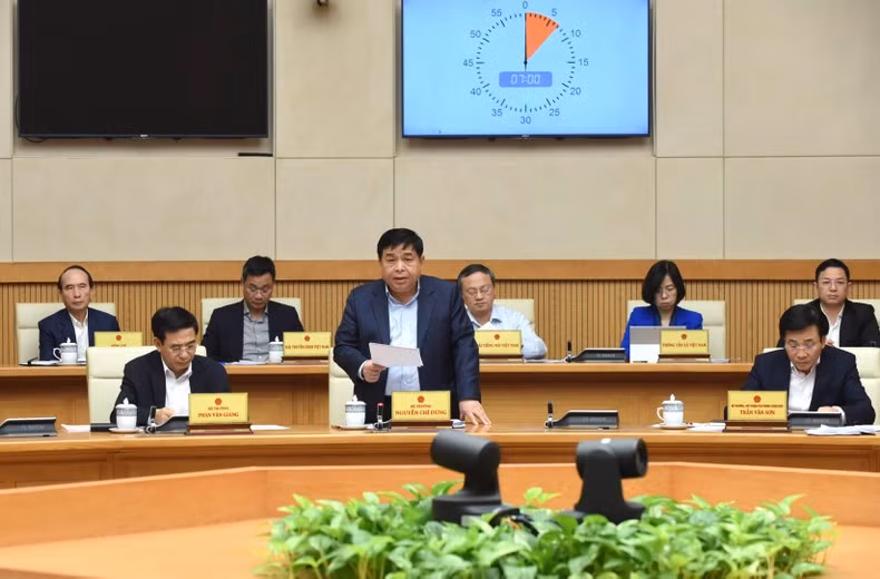 El ministro de Planificación e Inversión de Vietnam, Nguyen Chi Dung, habla en la cita.