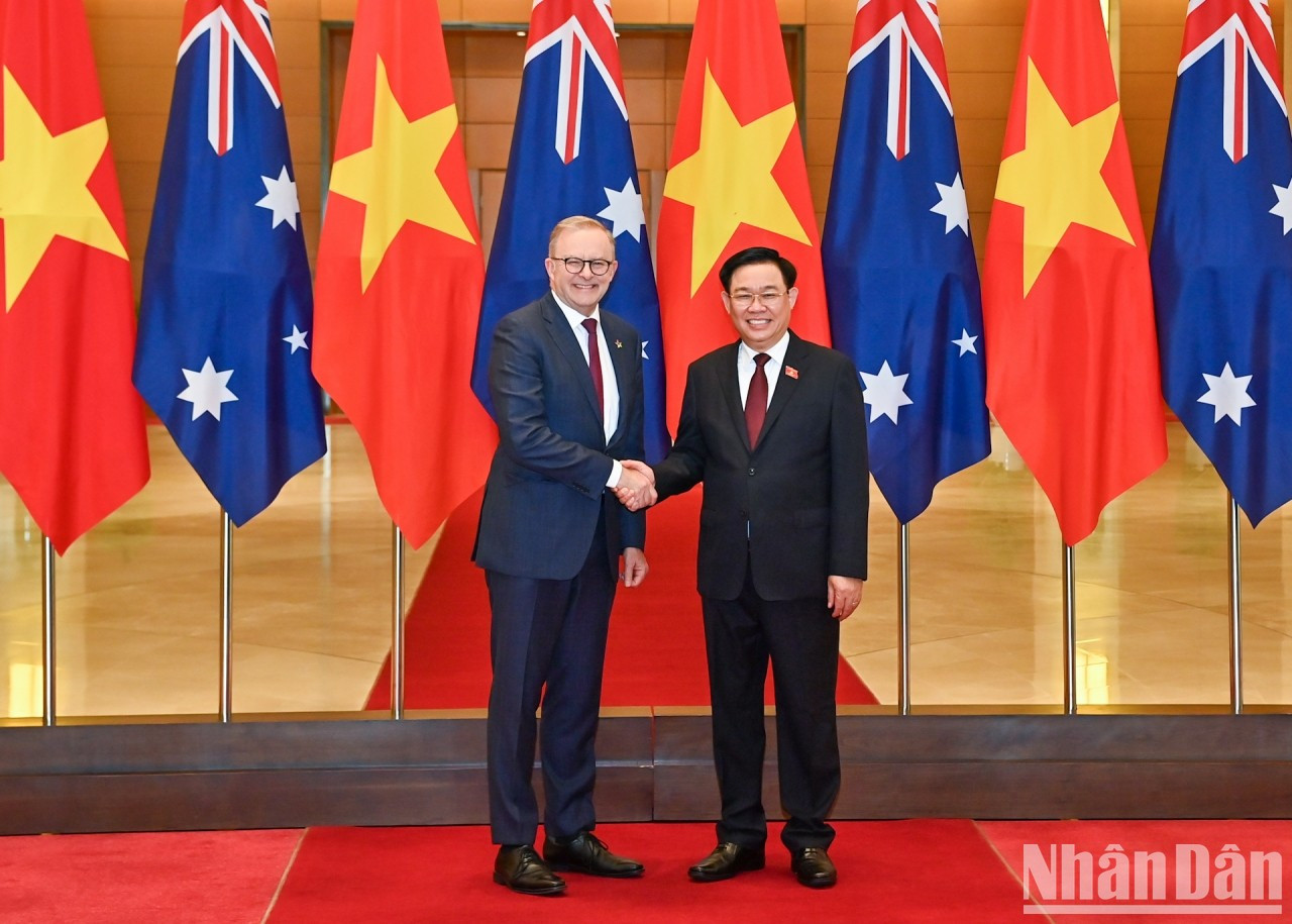 El presidente del Parlamento de Vietnam, Vuong Dinh Hue, y el primer ministro de Australia, Anthony Albanese, en la recepción. El presidente del Parlamento de Vietnam, Vuong Dinh Hue, y el primer ministro de Australia, Anthony Albanese, en la recepción.