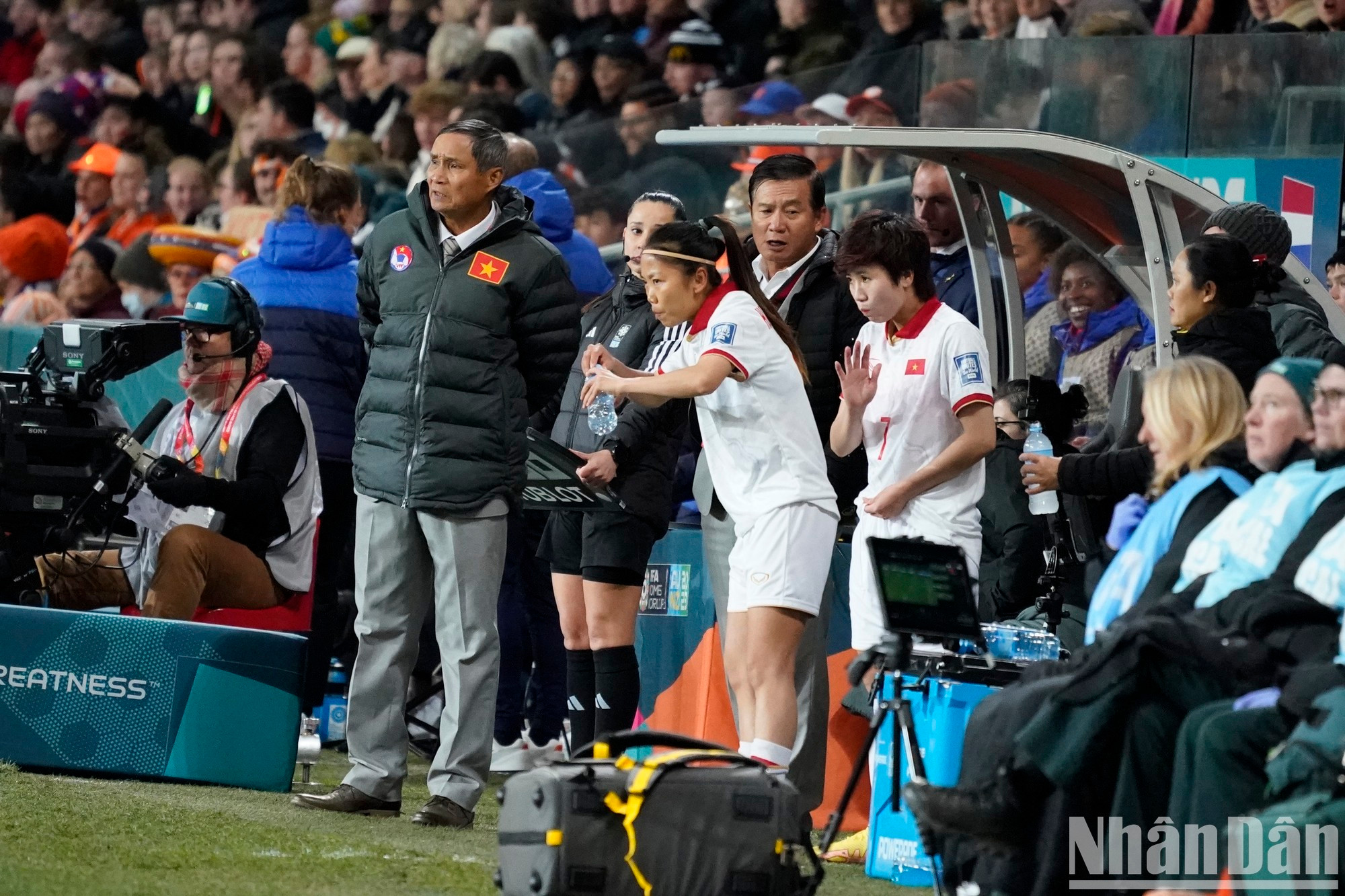 En el minuto 60, Huynh Nhu y Tuyet Dung entraron al campo para reemplazar a Hai Yen y Bich Thuy. En el minuto 60, Huynh Nhu y Tuyet Dung entraron al campo para reemplazar a Hai Yen y Bich Thuy.