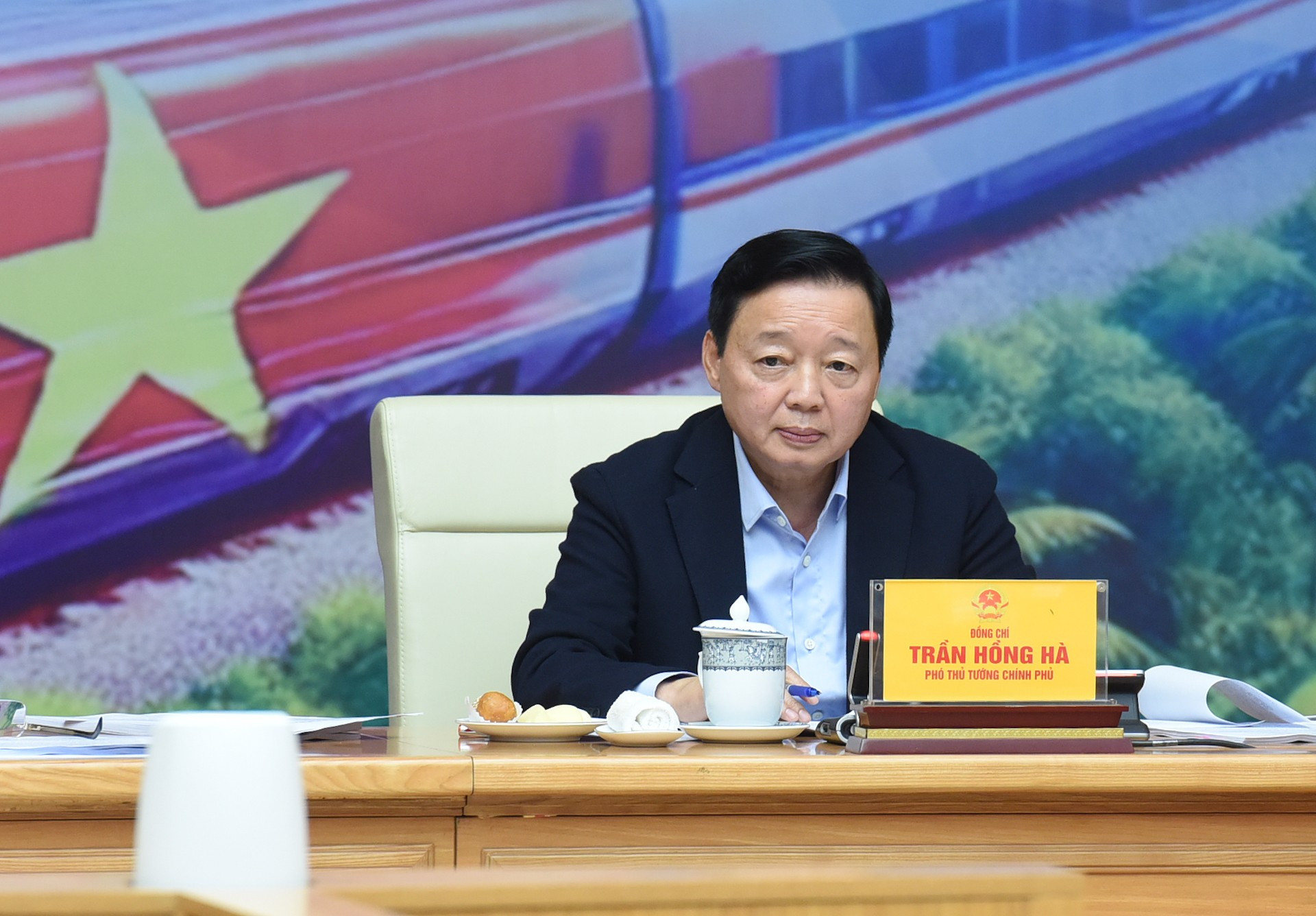 El viceprimer ministro Tran Hong Ha en la reunión.