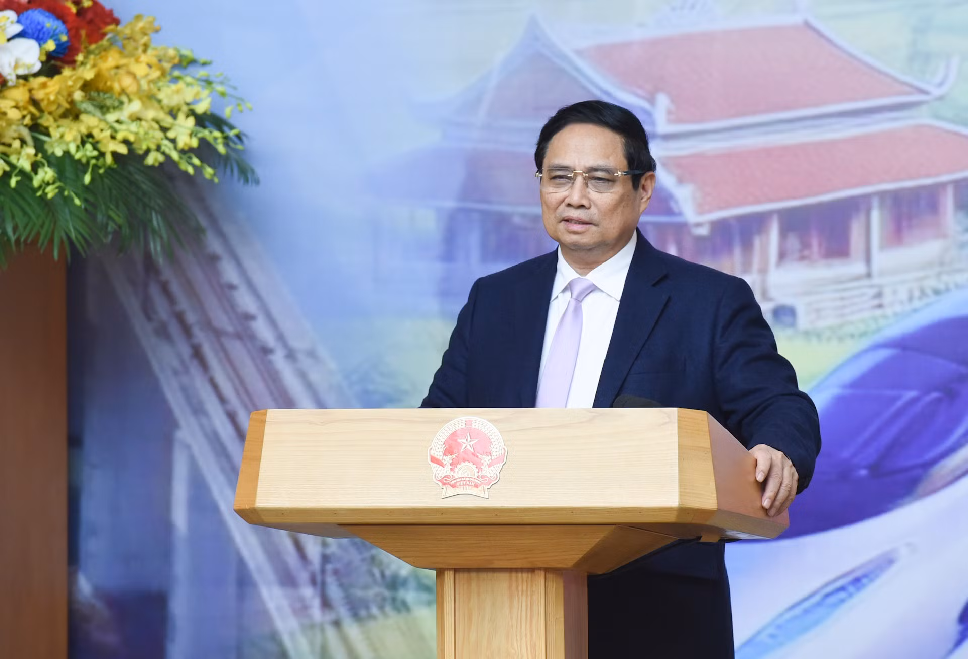 El primer ministro Pham Minh Chinh habla en el evento.