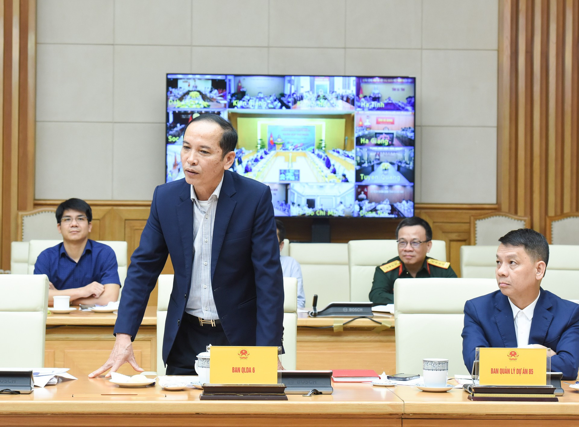 El representante del Comité de Gestión del Proyecto 6 habla en el evento.