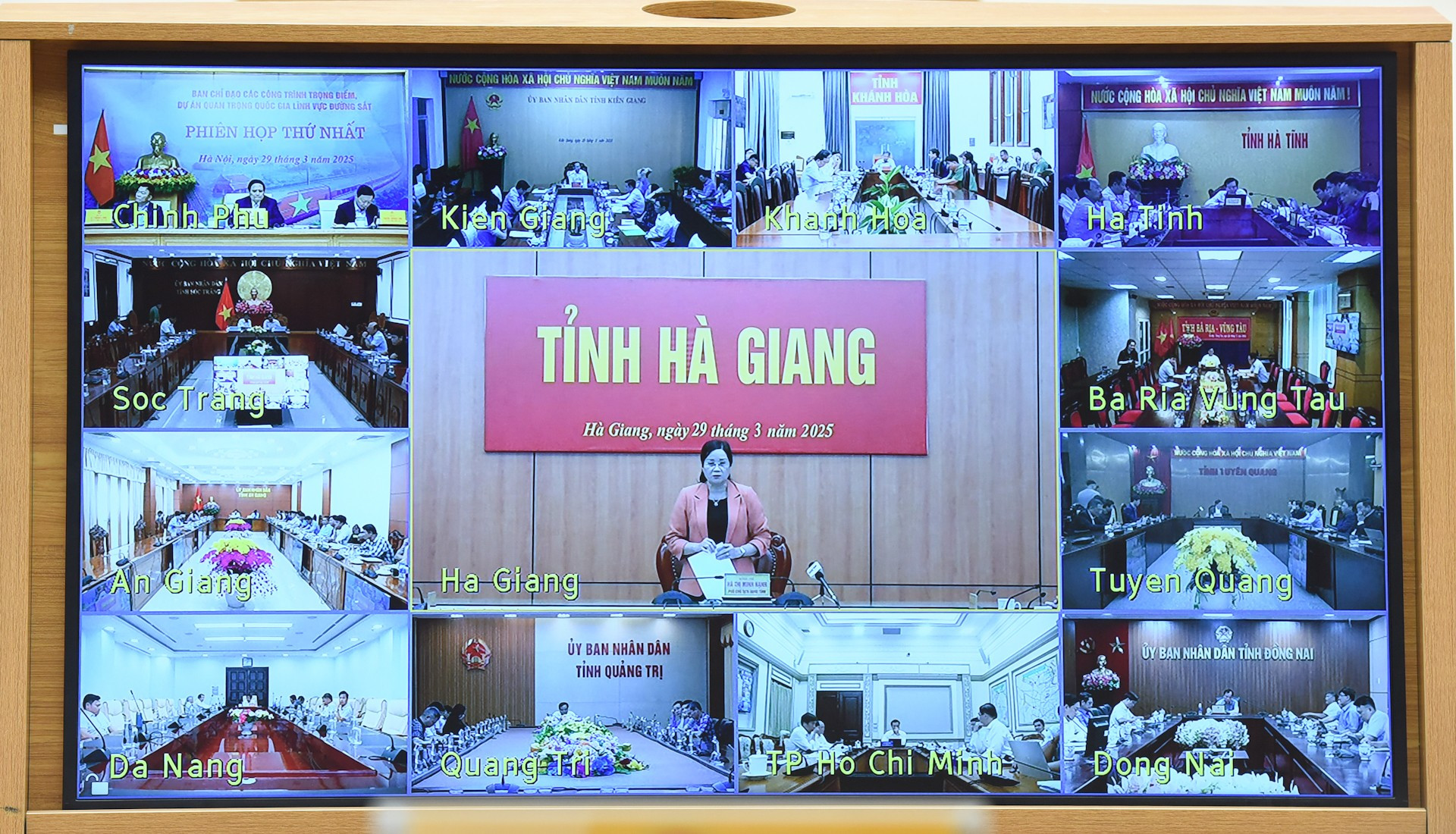 La representante de la provincia de Ha Giang habla en la cita.