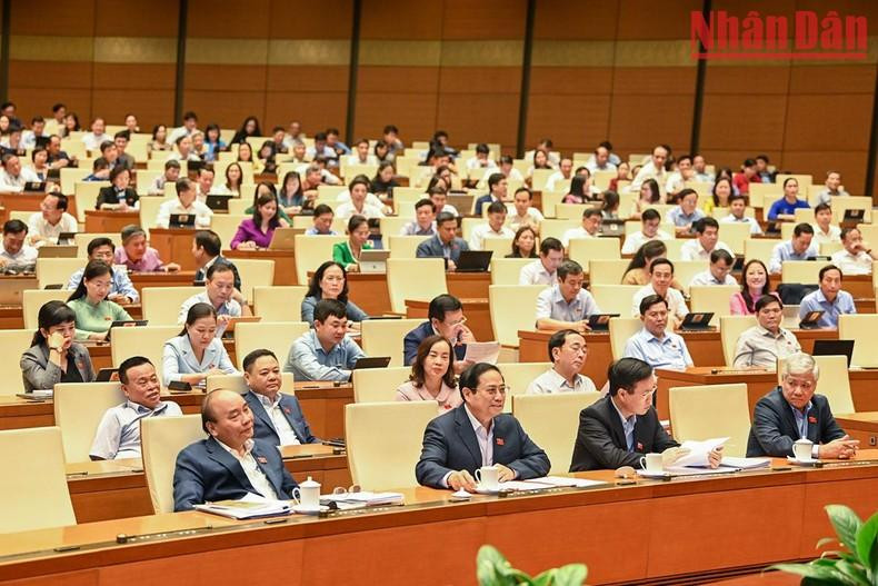 El presidente Nguyen Xuan Phuc, el miembro permanente del Secretariado del PCV, Vo Van Thuong y el presidente del Comité Central del Frente de la Patria, Do Van Chien y otros asistentes. El presidente Nguyen Xuan Phuc, el miembro permanente del Secretariado del PCV, Vo Van Thuong y el presidente del Comité Central del Frente de la Patria, Do Van Chien y otros asistentes.