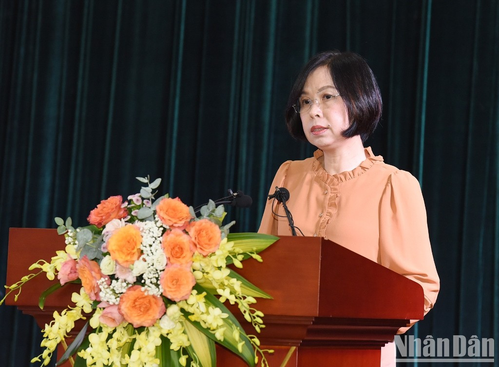 La directora general de la Agencia Vietnamita de Noticias, Vu Viet Trang, interviene. La directora general de la Agencia Vietnamita de Noticias, Vu Viet Trang, interviene.