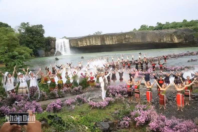 El programa contribuye a preservar y promover los singulares rasgos culturales de los grupos étnicos, a consolidar la gran unidad nacional y a impulsar el desarrollo socioeconómico local.