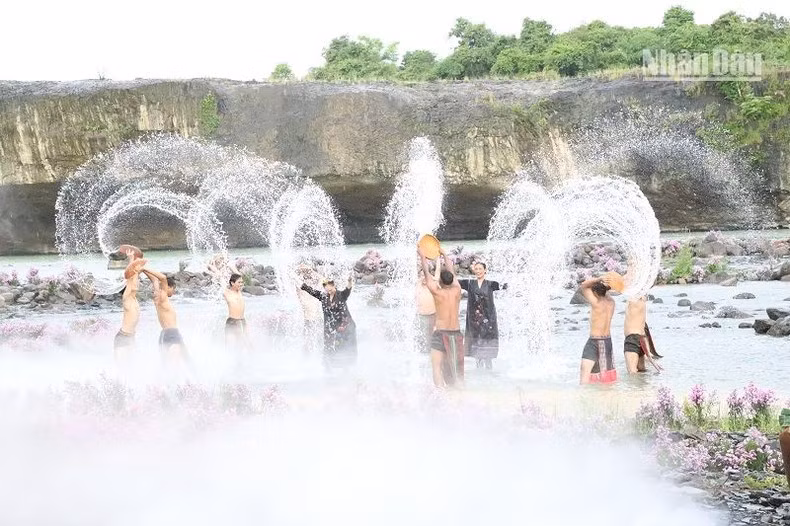 Otra actuación artística en la cita.