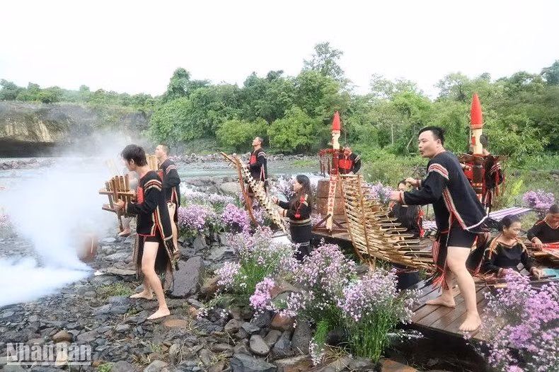 Atractivas representaciones artísticas de los grupos étnicos del Altiplano Central.