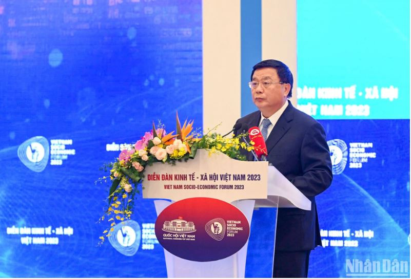 Habla Nguyen Xuan Thang, director de la Academia Nacional de Política Ho Chi Minh y presidente del Consejo Teórico Central. Habla Nguyen Xuan Thang, director de la Academia Nacional de Política Ho Chi Minh y presidente del Consejo Teórico Central.