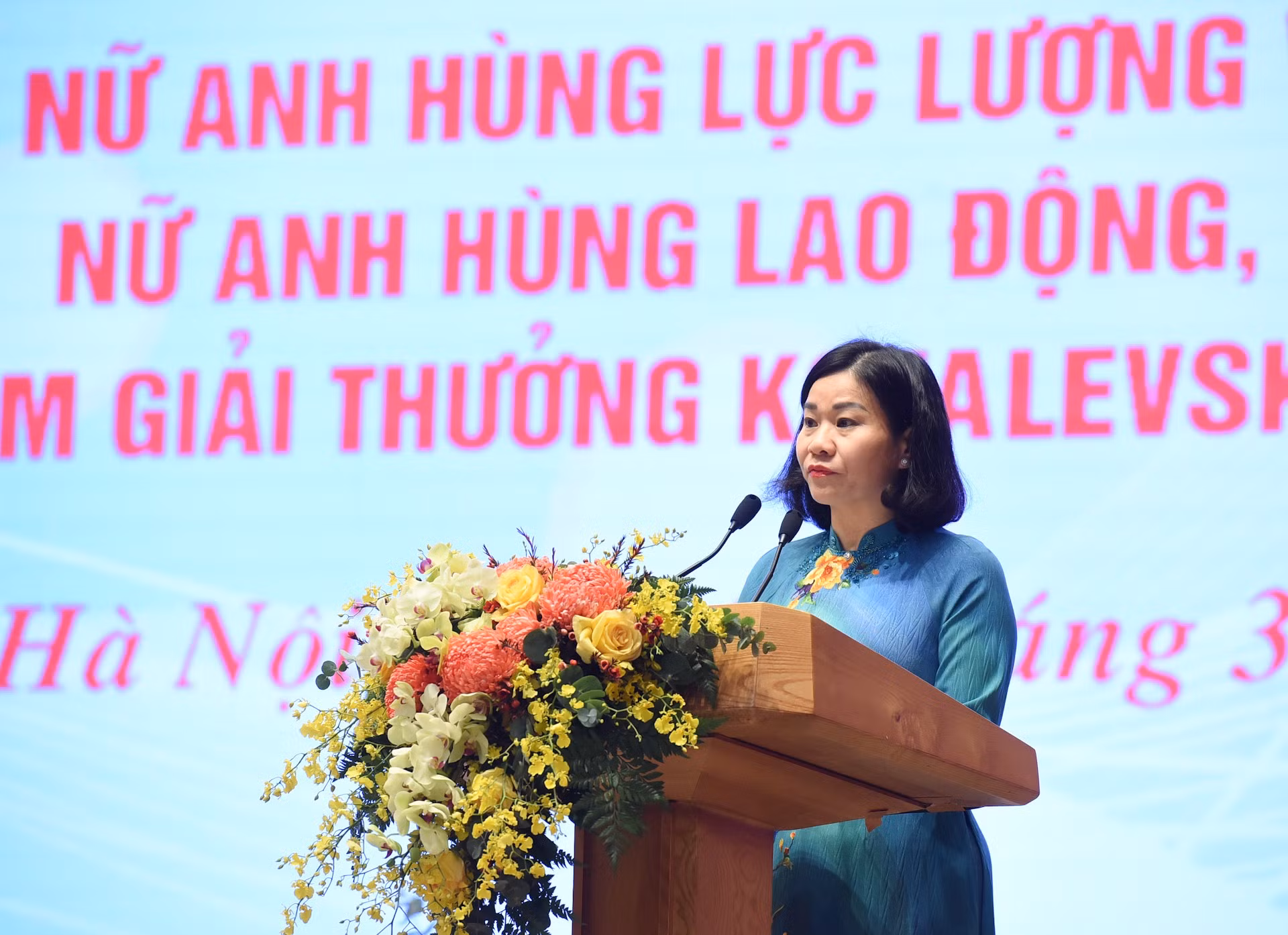 La presidenta de la Unión de Mujeres de Vietnam, Nguyen Thi Tuyen, interviene en el acto.